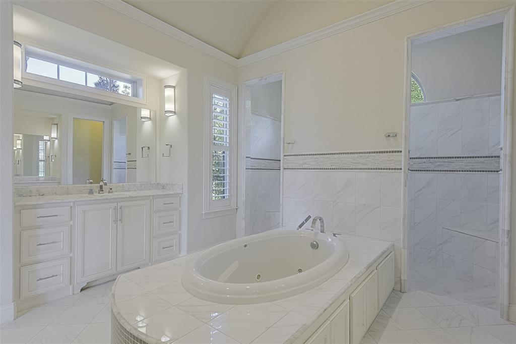 228 Katy Lake Drive, Waxahachie, TX 75165