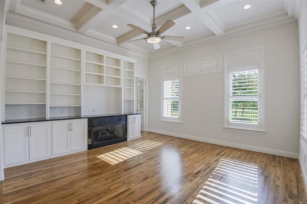 228 Katy Lake Drive, Waxahachie, TX 75165
