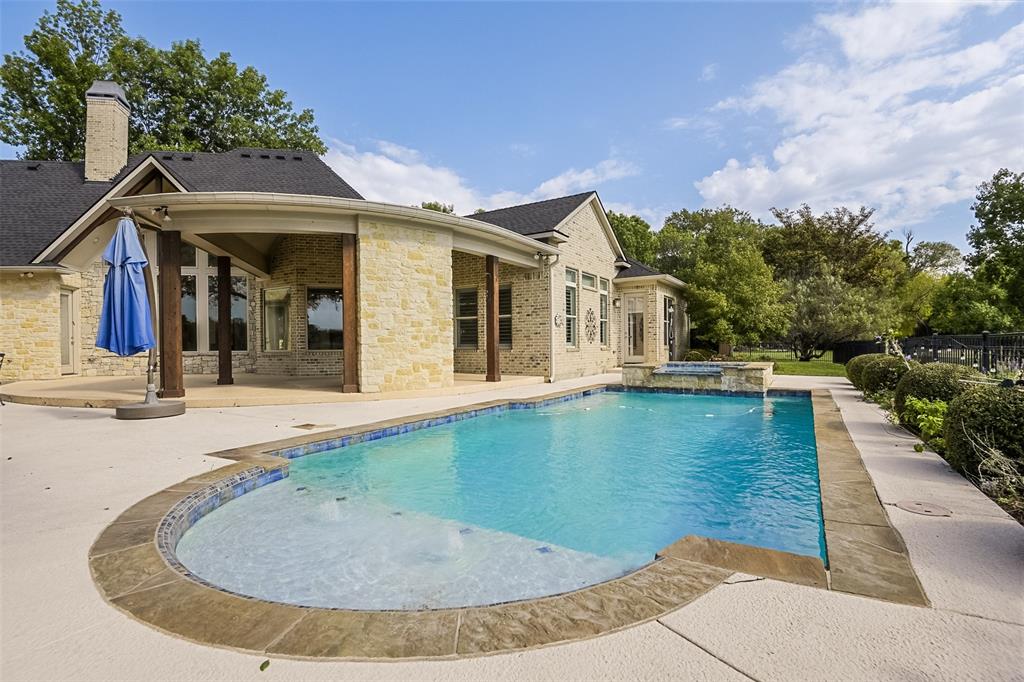 228 Katy Lake Drive, Waxahachie, TX 75165