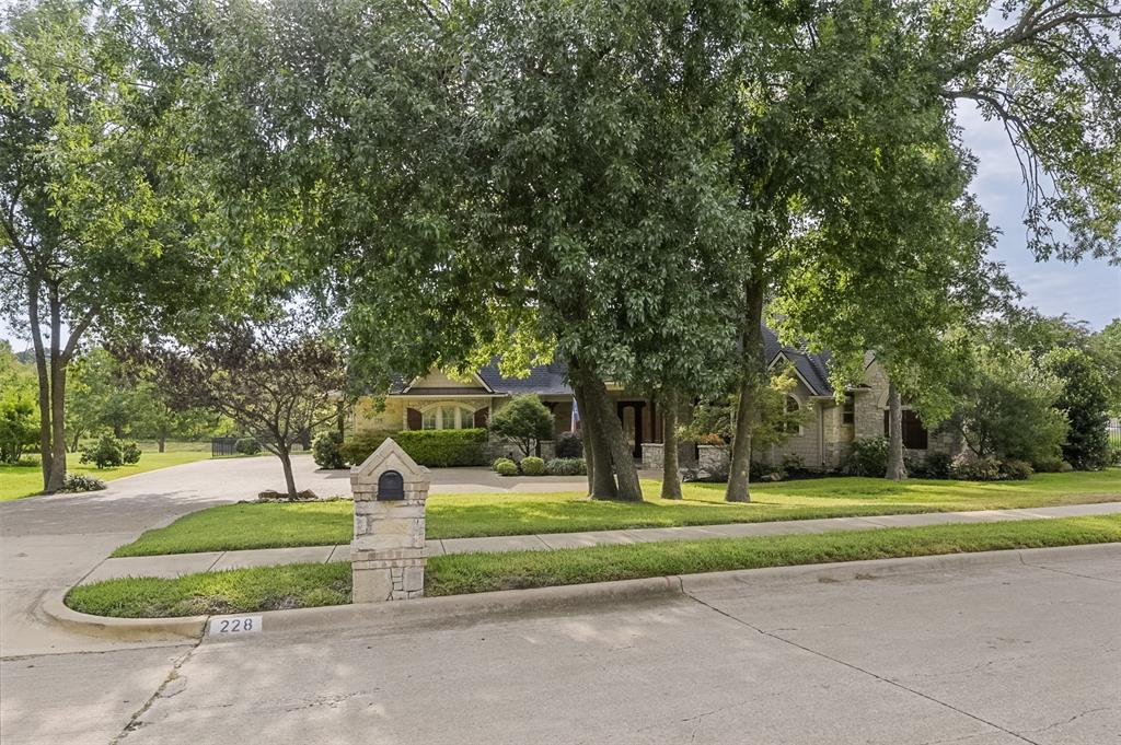 228 Katy Lake Drive, Waxahachie, TX 75165