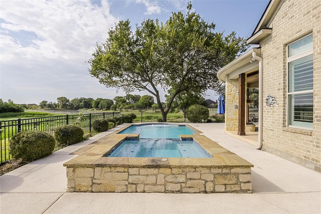 228 Katy Lake Drive, Waxahachie, TX 75165