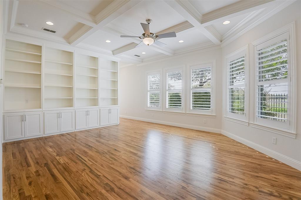 228 Katy Lake Drive, Waxahachie, TX 75165