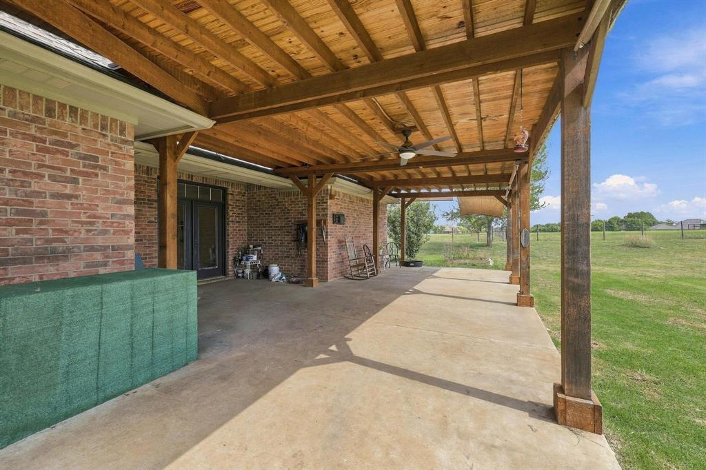 1422 County Road 377, Van Alstyne, TX 75495
