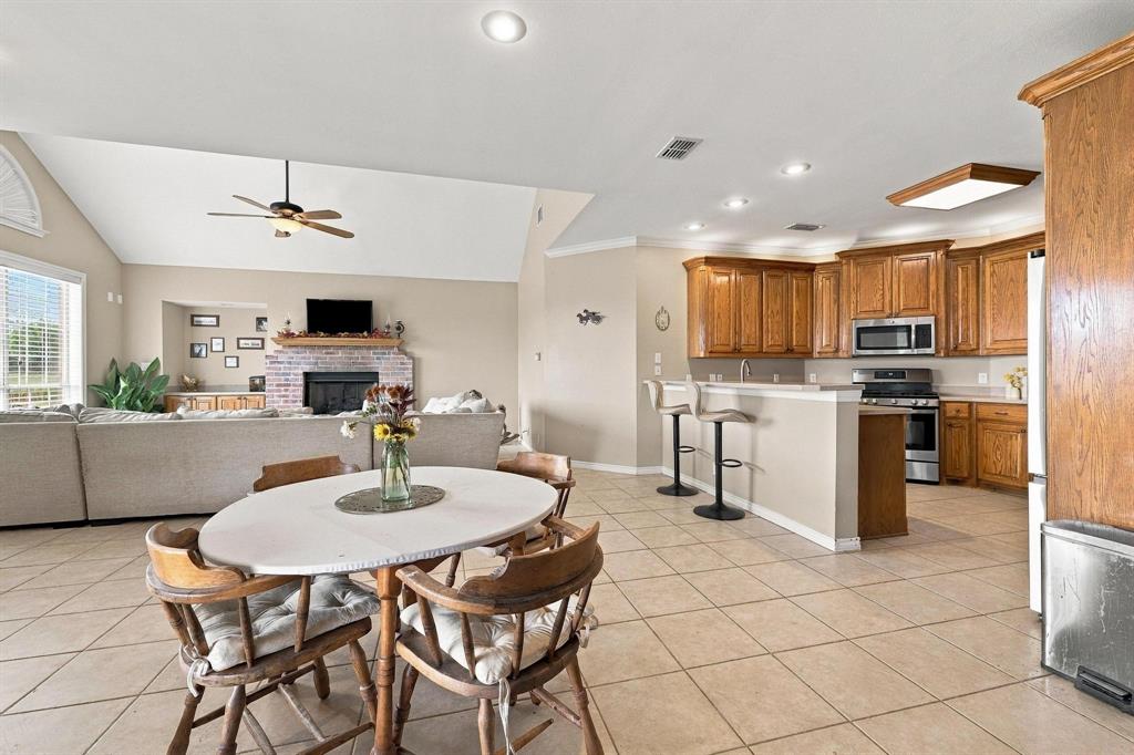 1422 County Road 377, Van Alstyne, TX 75495
