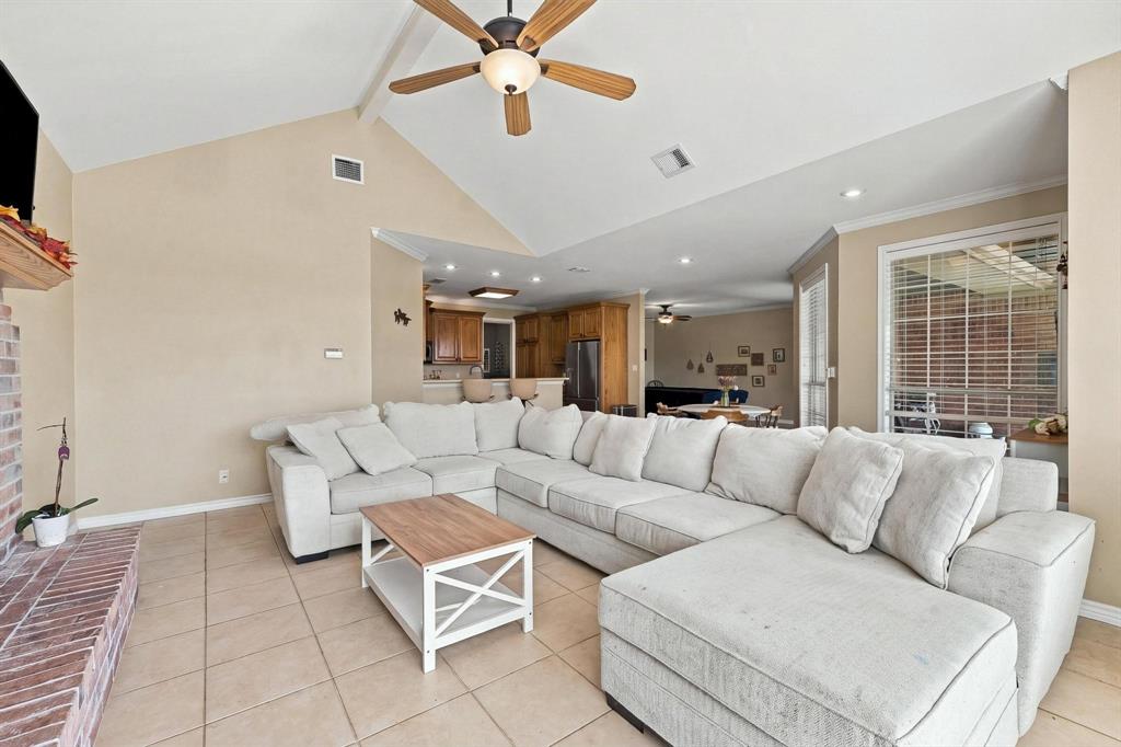 1422 County Road 377, Van Alstyne, TX 75495