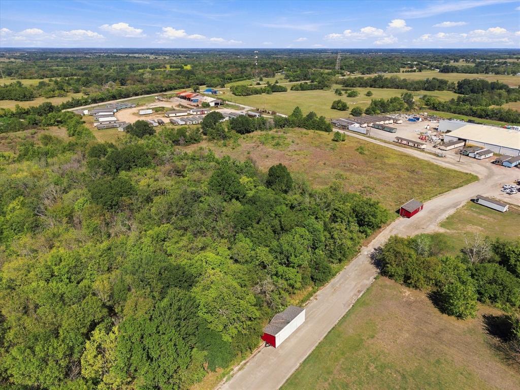 Overview of stunning tree lined acreage