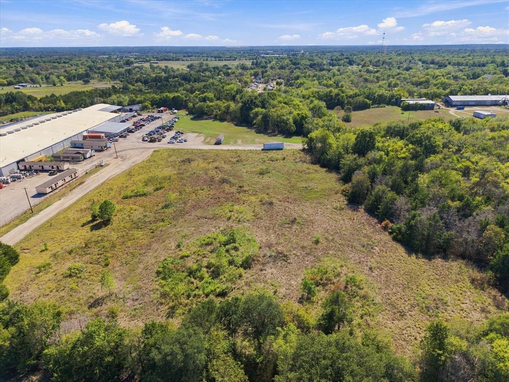 Lovely tree lined acreage ready for your project!