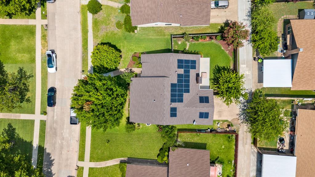 Rooftop solar panel array