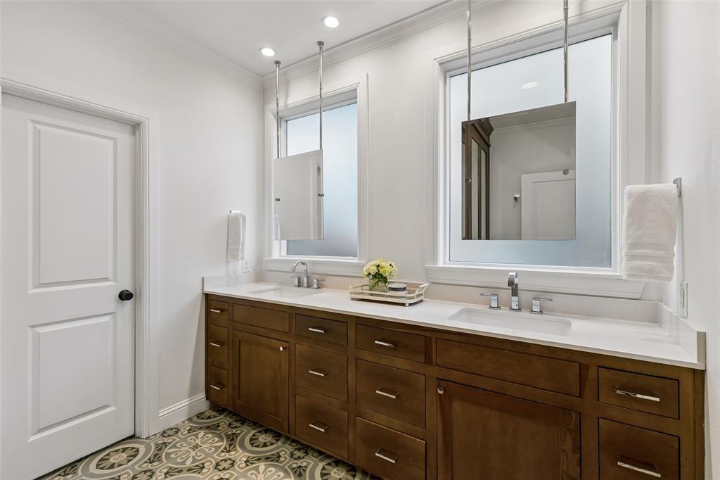 560 Northlake Drive, Dallas, TX 75218