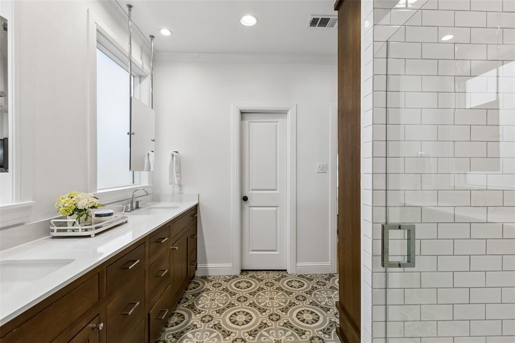 560 Northlake Drive, Dallas, TX 75218