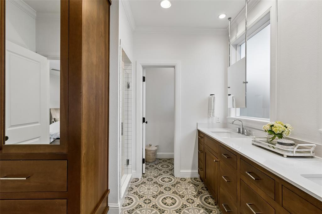 560 Northlake Drive, Dallas, TX 75218