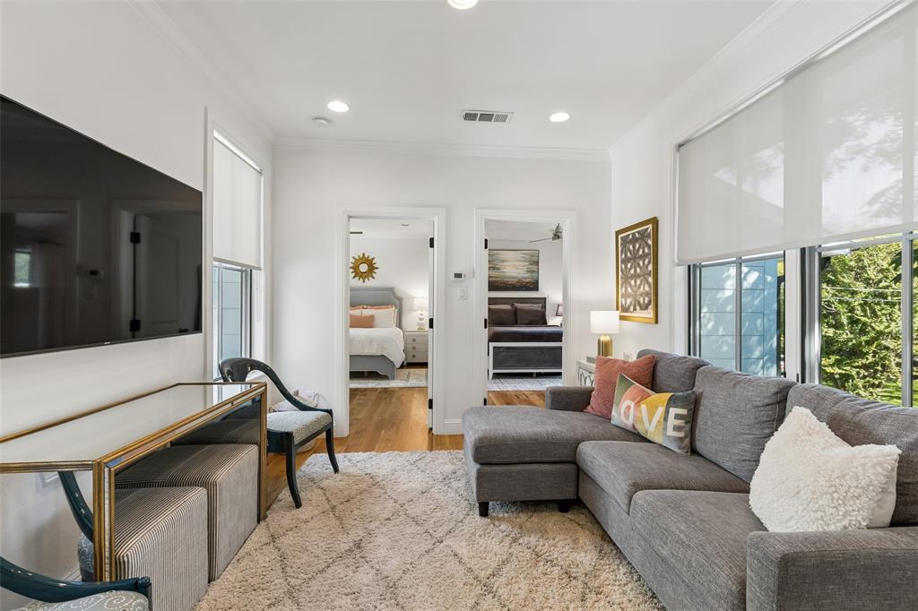 560 Northlake Drive, Dallas, TX 75218