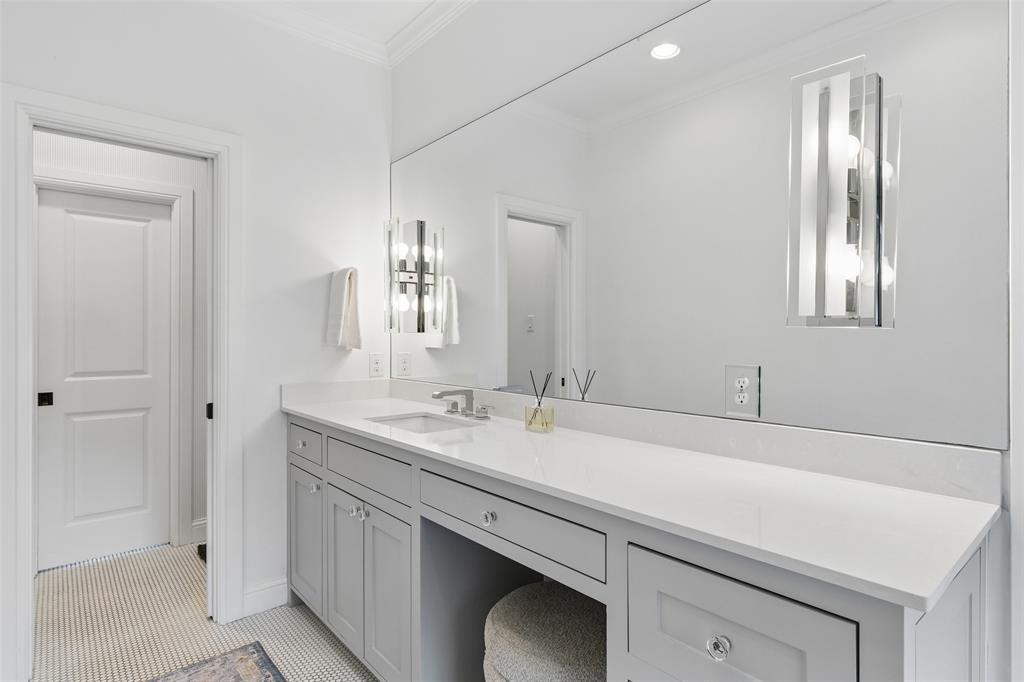 560 Northlake Drive, Dallas, TX 75218