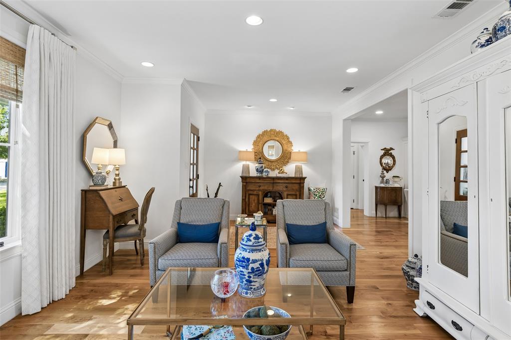 560 Northlake Drive, Dallas, TX 75218 560 Northlake Drive, Dallas, TX 75218