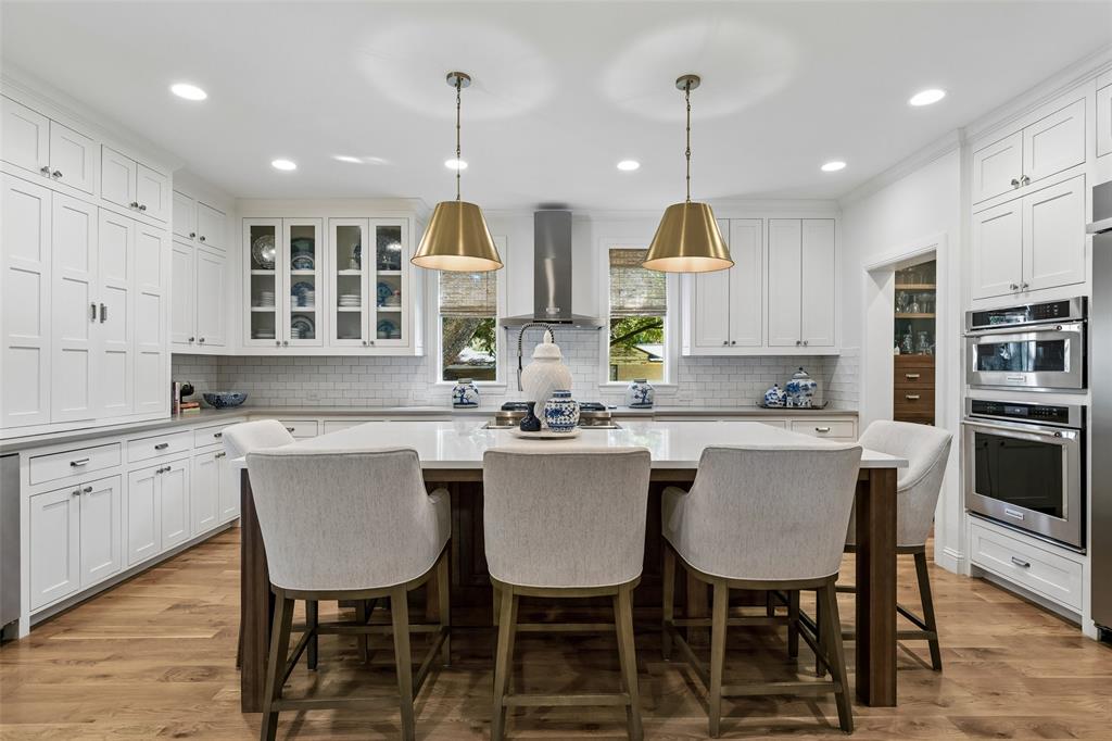 560 Northlake Drive, Dallas, TX 75218