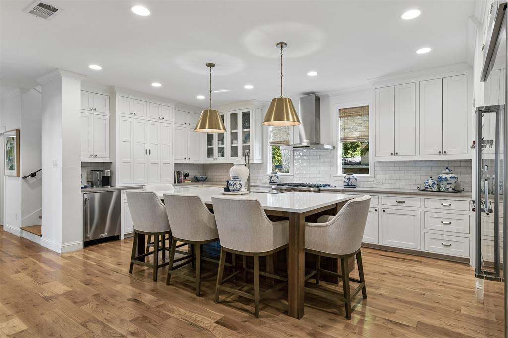 560 Northlake Drive, Dallas, TX 75218