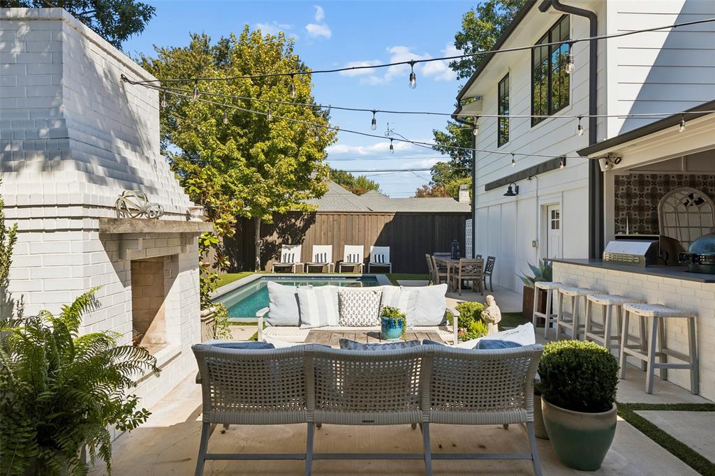 560 Northlake Drive, Dallas, TX 75218