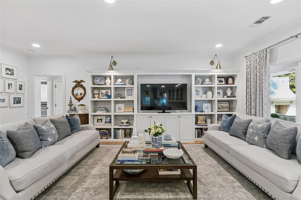 560 Northlake Drive, Dallas, TX 75218