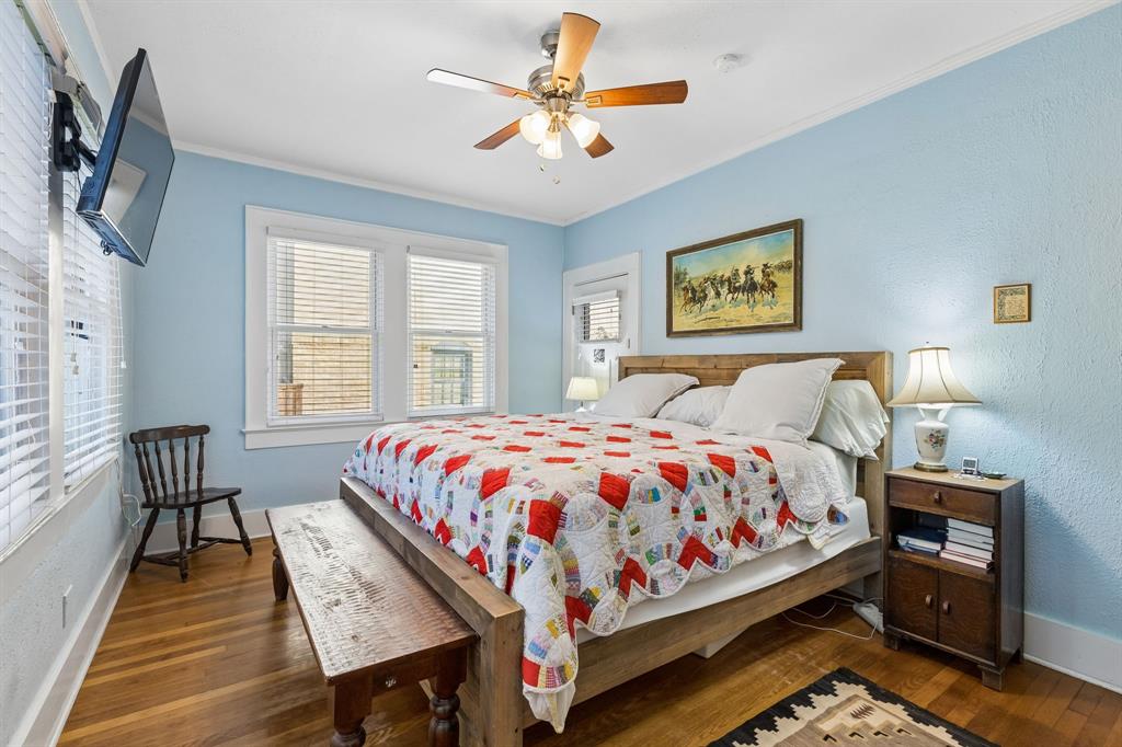 823 Kidd Springs Drive, Dallas, TX 75208