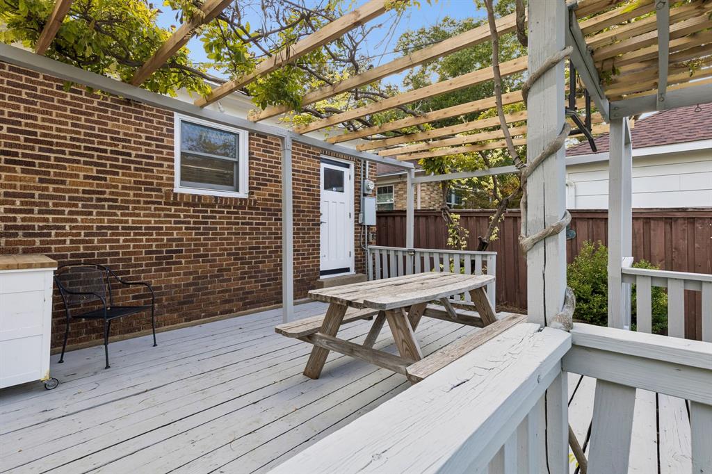 823 Kidd Springs Drive, Dallas, TX 75208