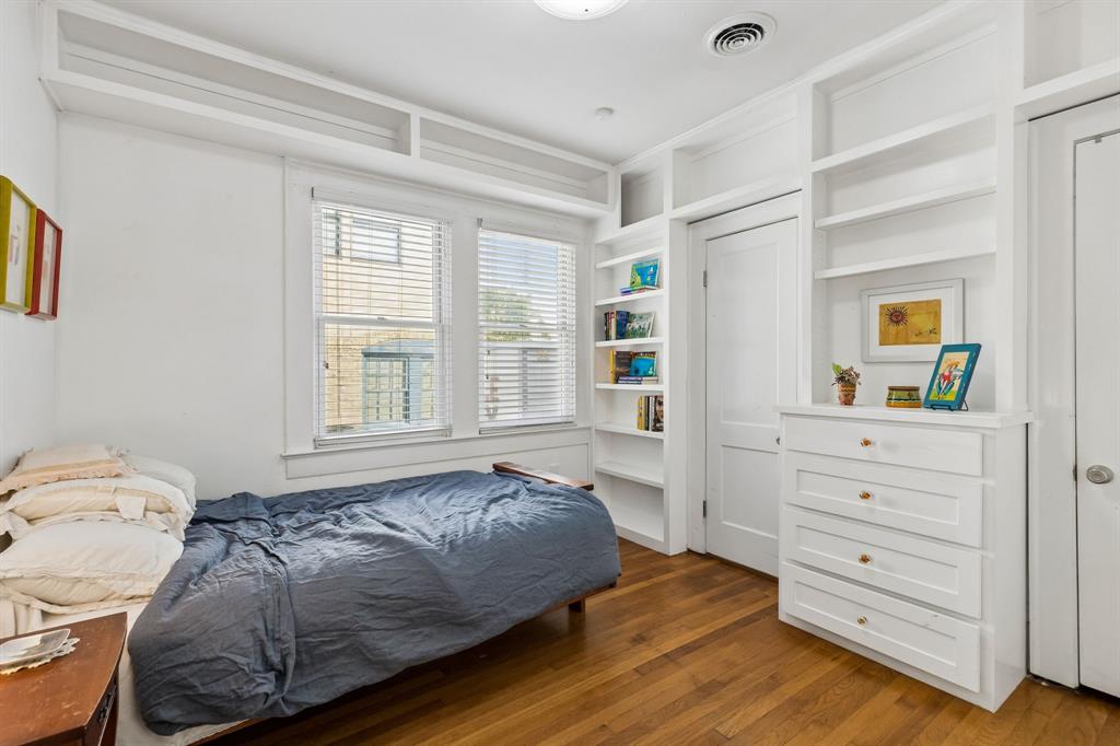 823 Kidd Springs Drive, Dallas, TX 75208