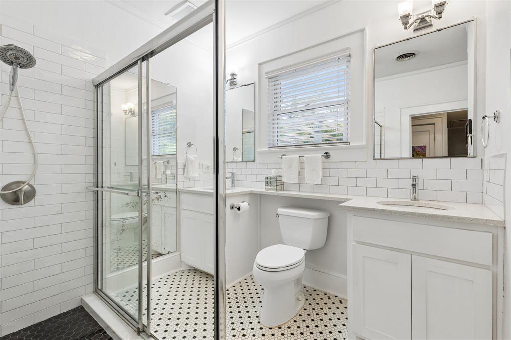 823 Kidd Springs Drive, Dallas, TX 75208
