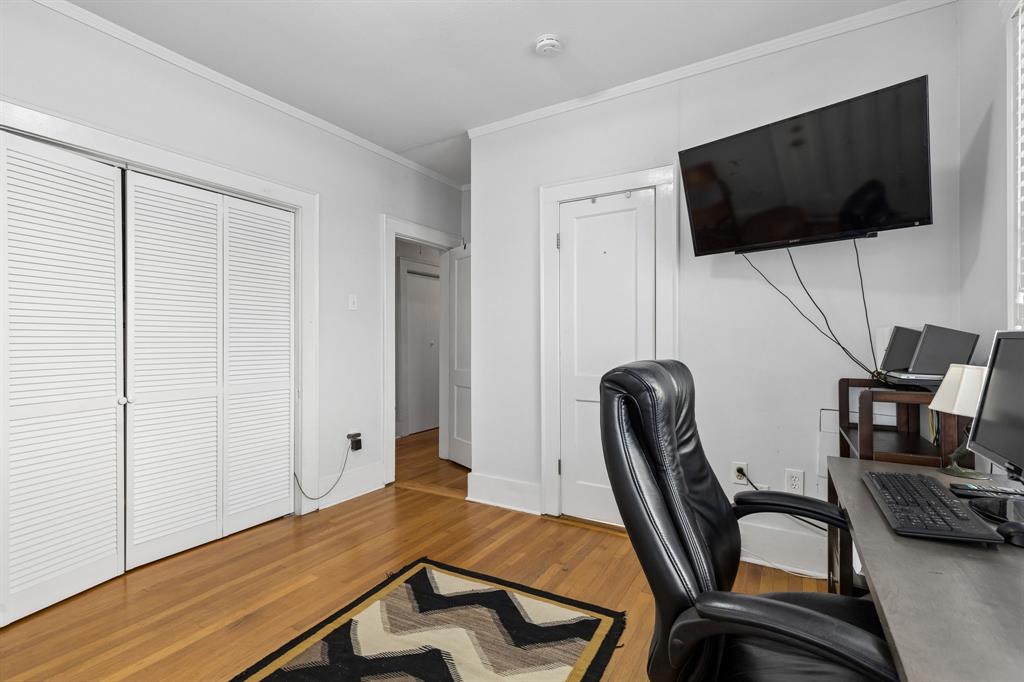 823 Kidd Springs Drive, Dallas, TX 75208