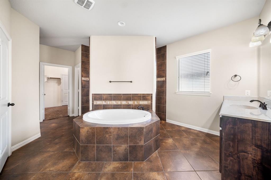 200 Northstar Lane, Waxahachie, TX 75165