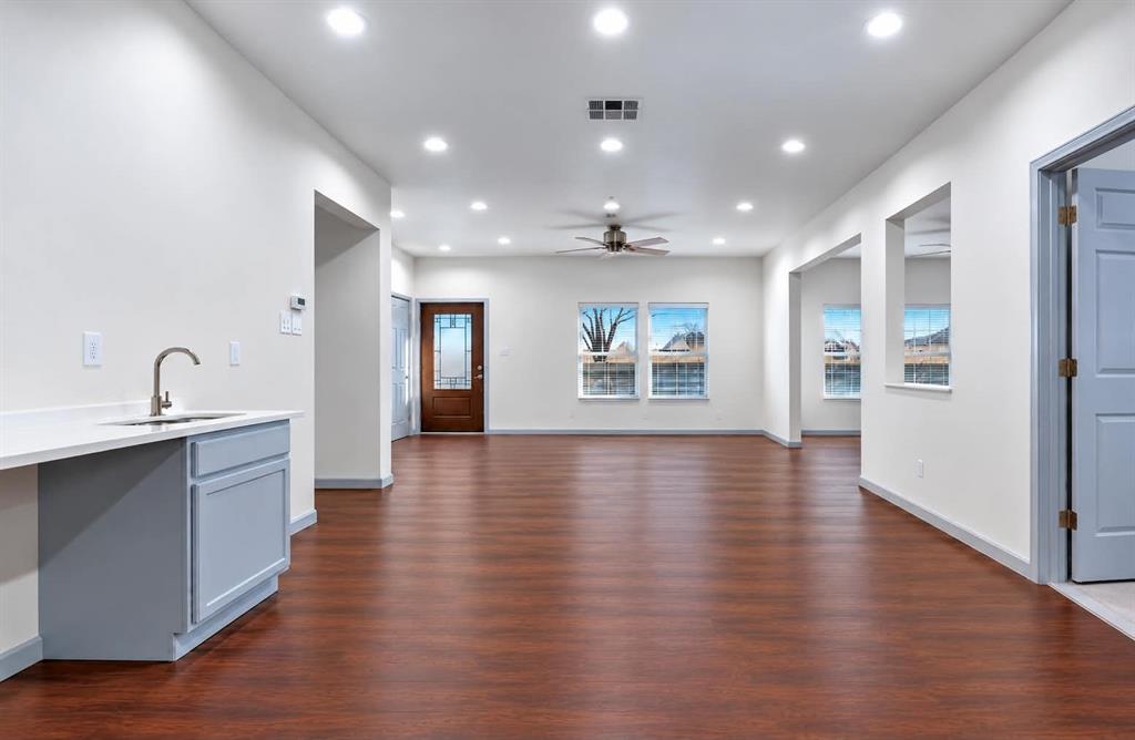 1207 E Russell Avenue, Carrollton, TX 75006