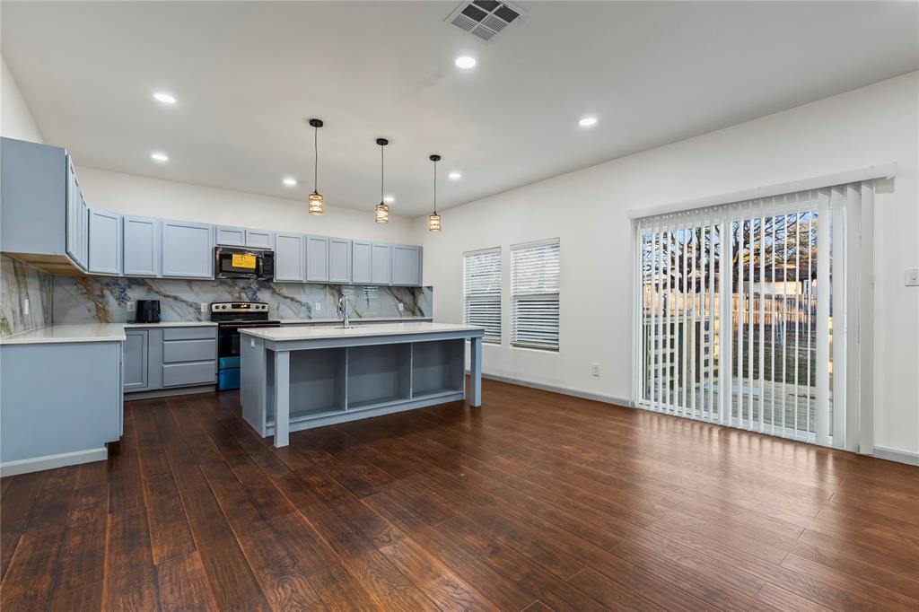 1207 E Russell Avenue, Carrollton, TX 75006