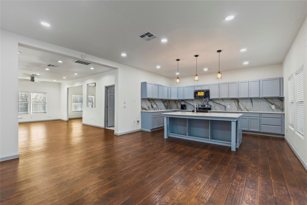 1207 E Russell Avenue, Carrollton, TX 75006
