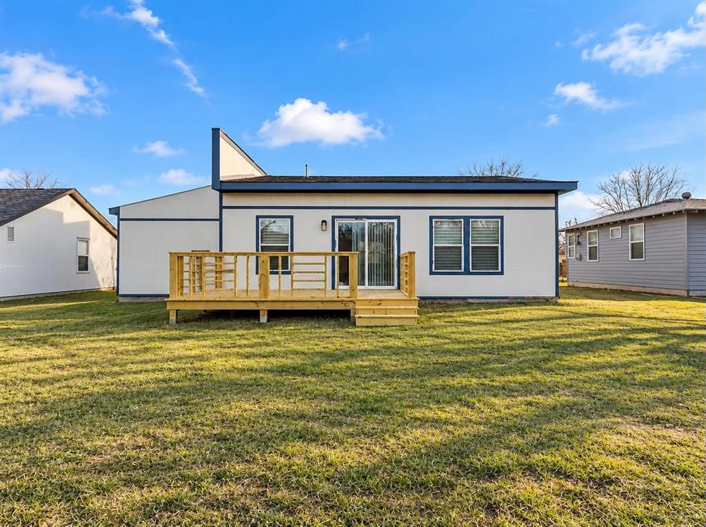 1207 E Russell Avenue, Carrollton, TX 75006
