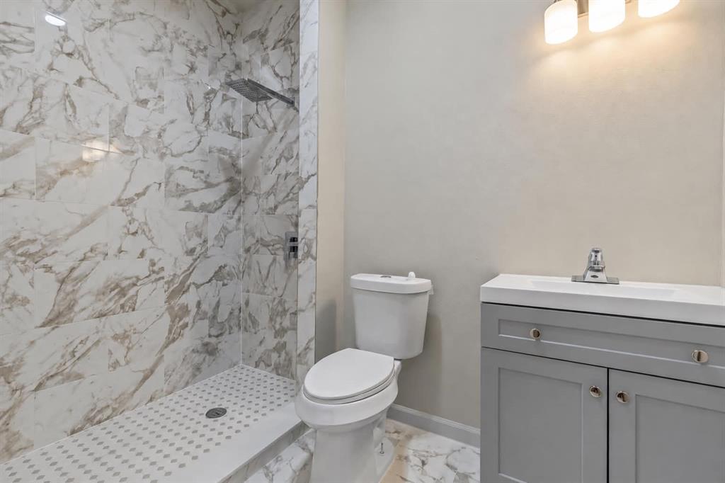 1207 E Russell Avenue, Carrollton, TX 75006