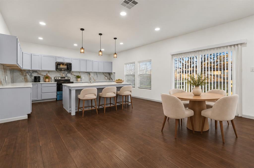 1207 E Russell Avenue, Carrollton, TX 75006