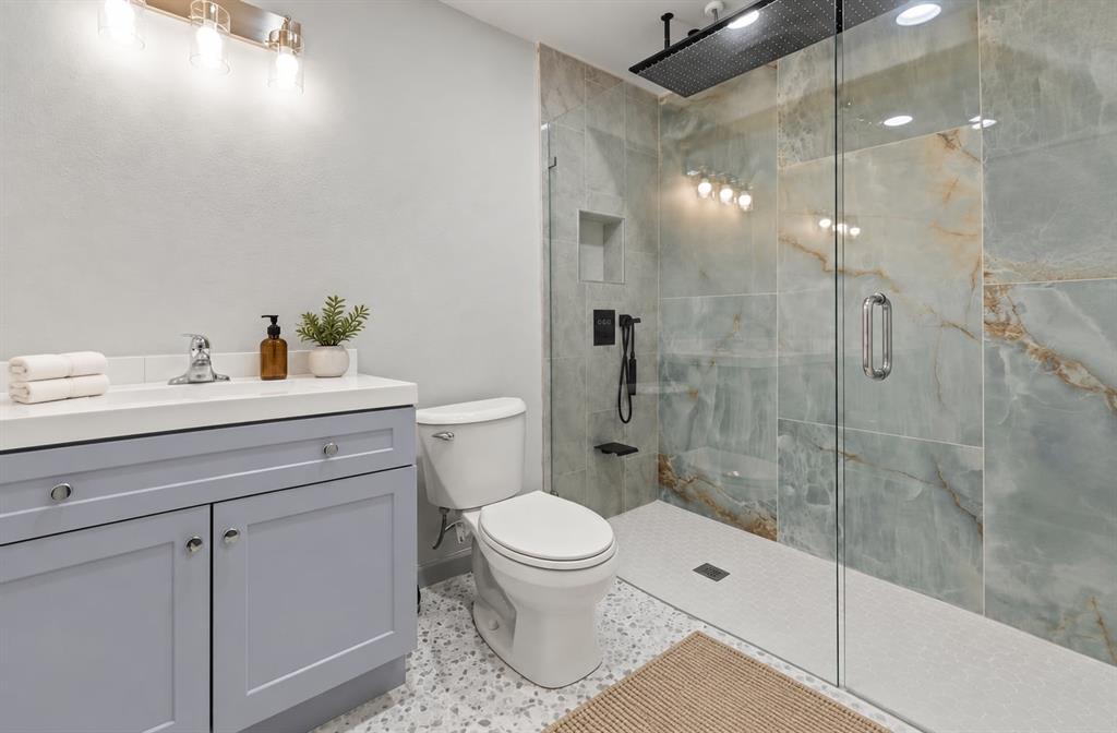 1207 E Russell Avenue, Carrollton, TX 75006