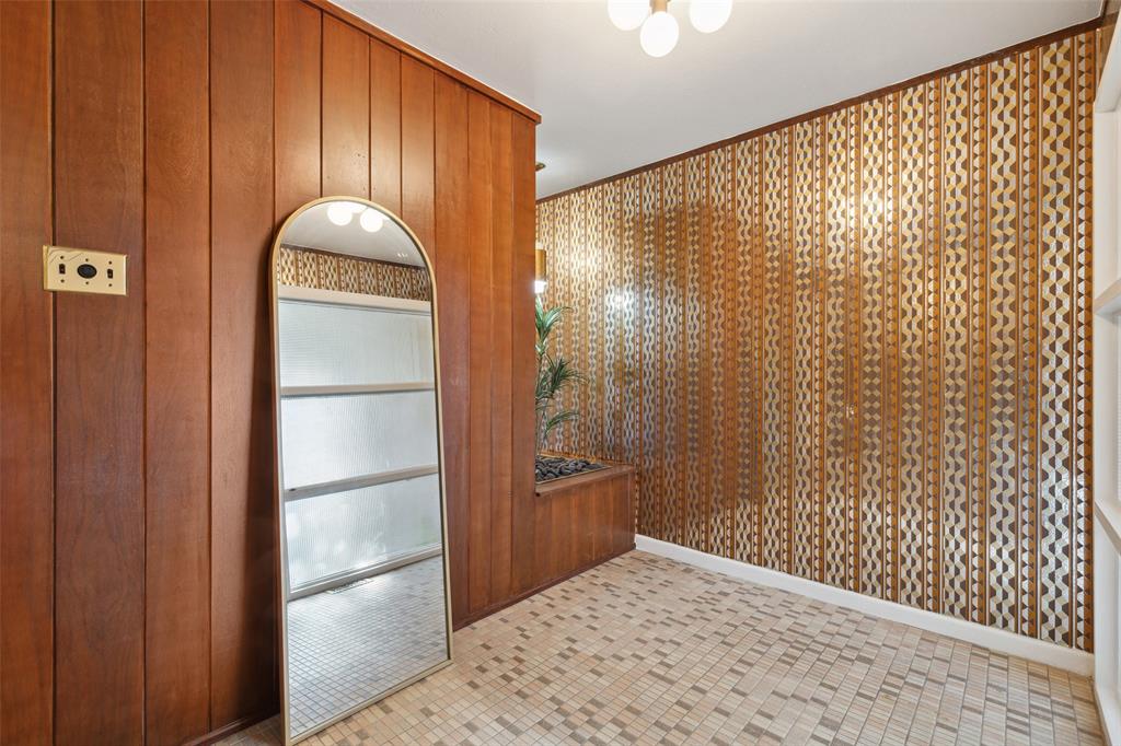 1747 W Red Bird Lane, Dallas, TX 75232