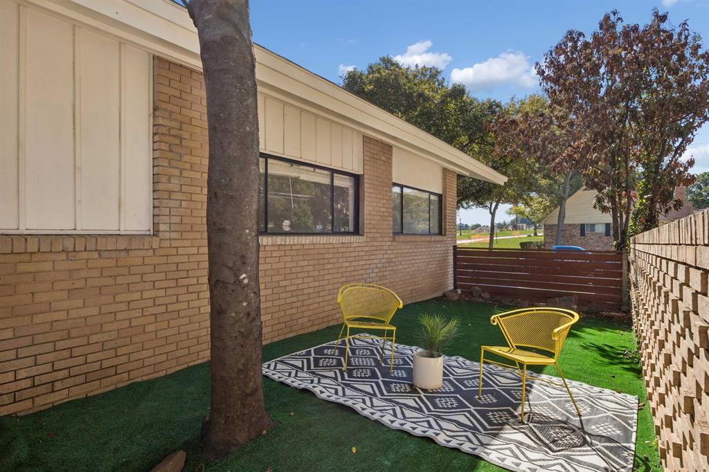 1747 W Red Bird Lane, Dallas, TX 75232