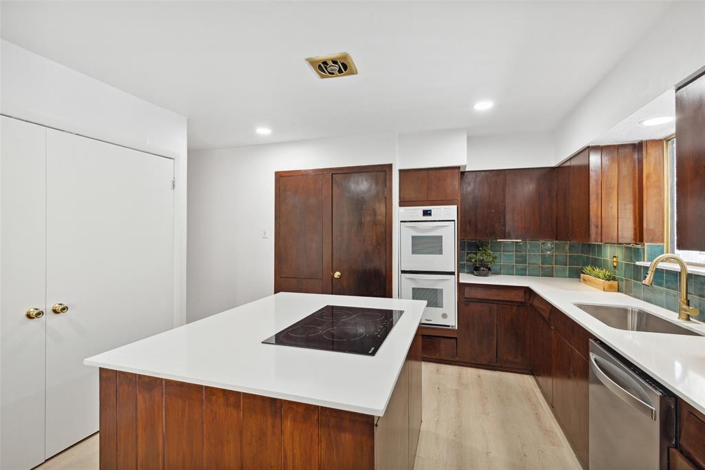 1747 W Red Bird Lane, Dallas, TX 75232