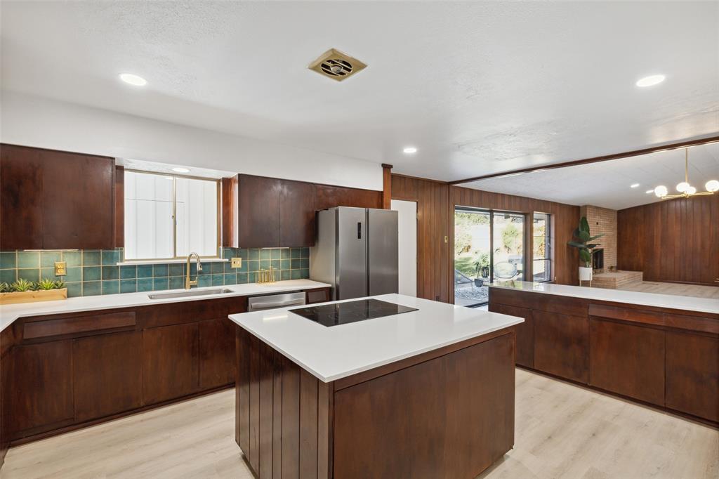 1747 W Red Bird Lane, Dallas, TX 75232