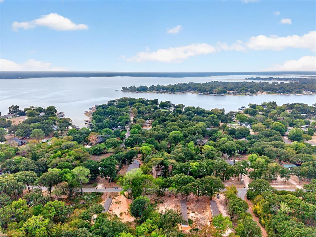 Lakefront community with abundant mature trees and multiple undeveloped lots