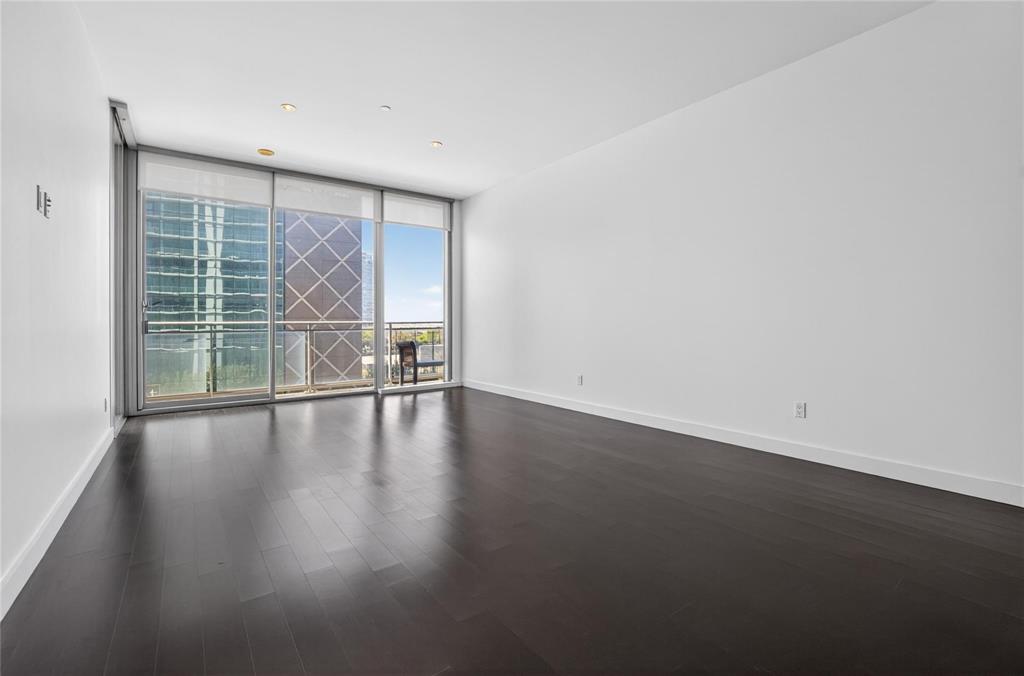 2900 Mckinnon Street, #403, Dallas, TX 75201