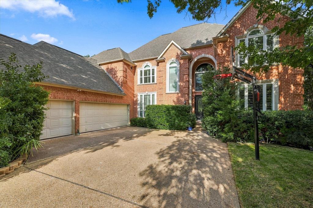 Stunning brick beauty with a 3-car garage Stunning brick beauty with a 3-car garage