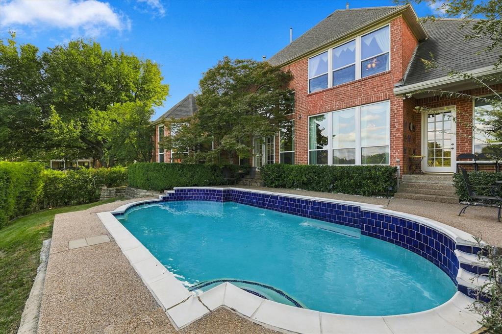 Sparkling play pool with water features