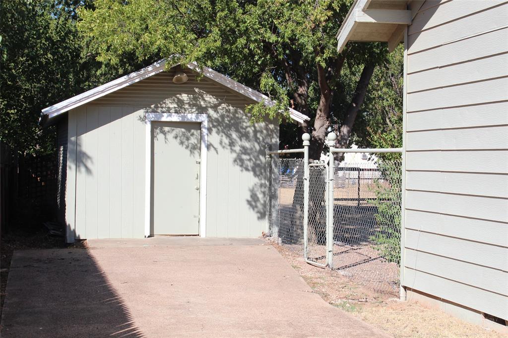 231 N 5th Avenue, Munday, TX 76371
