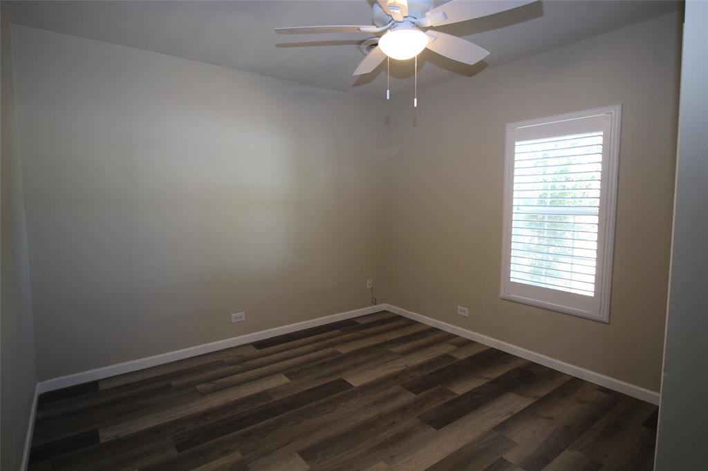 231 N 5th Avenue, Munday, TX 76371