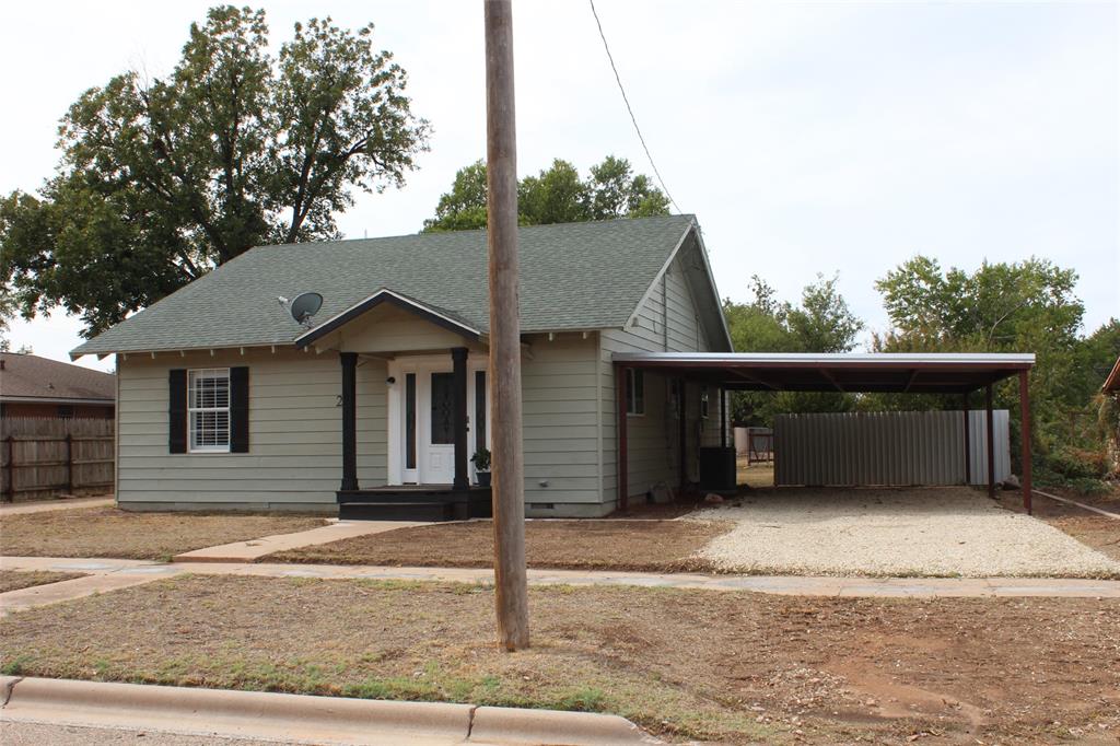 231 N 5th Avenue, Munday, TX 76371