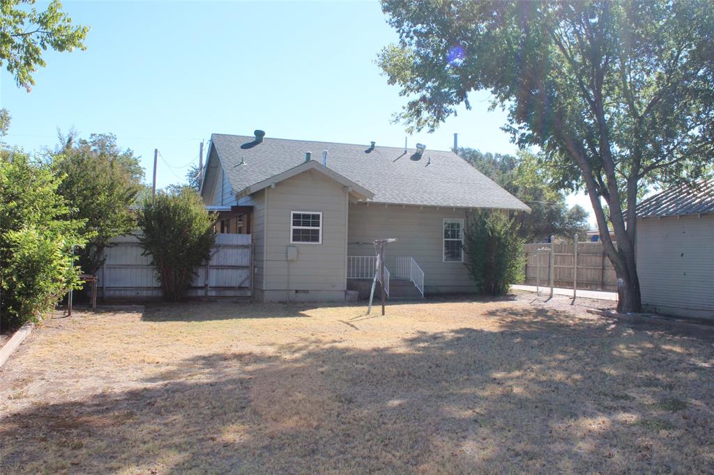 231 N 5th Avenue, Munday, TX 76371
