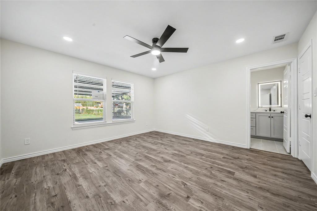 703 N Dwight Avenue, Dallas, TX 75211 703 N Dwight Avenue, Dallas, TX 75211