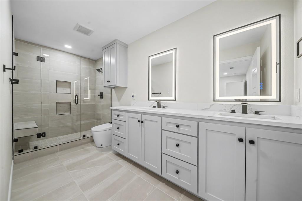 703 N Dwight Avenue, Dallas, TX 75211