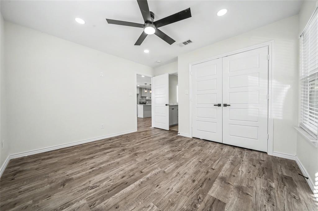 703 N Dwight Avenue, Dallas, TX 75211 703 N Dwight Avenue, Dallas, TX 75211